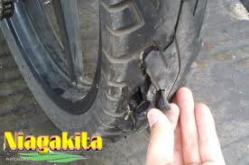 Penyebab Ban Motor Tiba-tiba Pecah? 43 Penyebab Ban Motor Tiba-tiba Pecah? 42